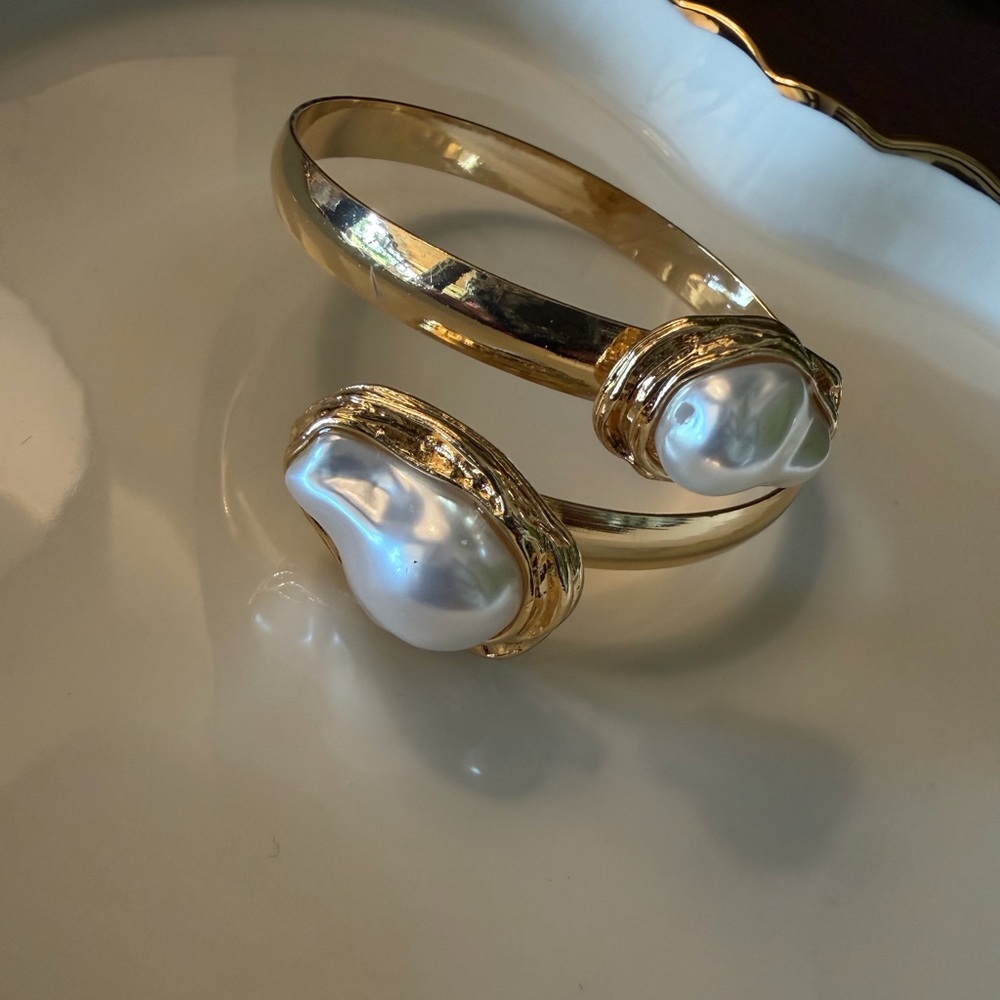 Pearl Gold Tone Bracelet